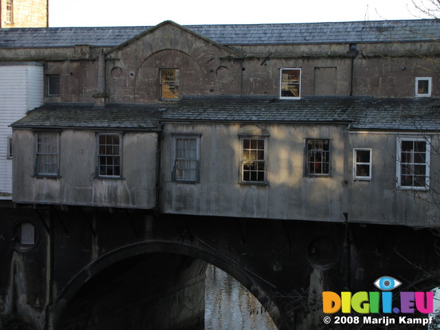 SX01022 Backside of houses on Pulteney bridge, Bath